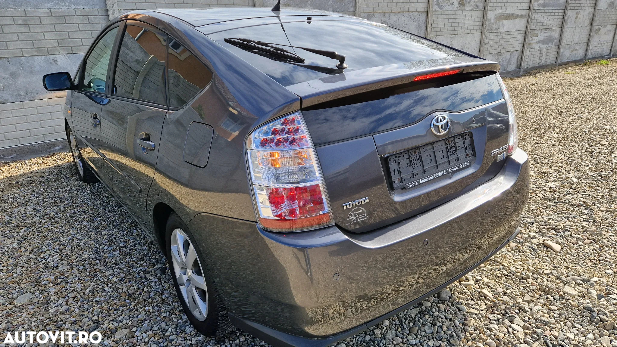 Toyota Prius - 15