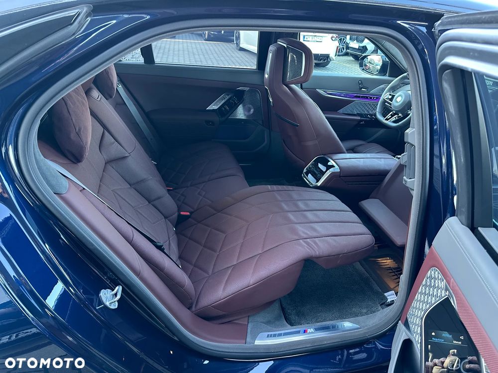 BMW i7 - 10