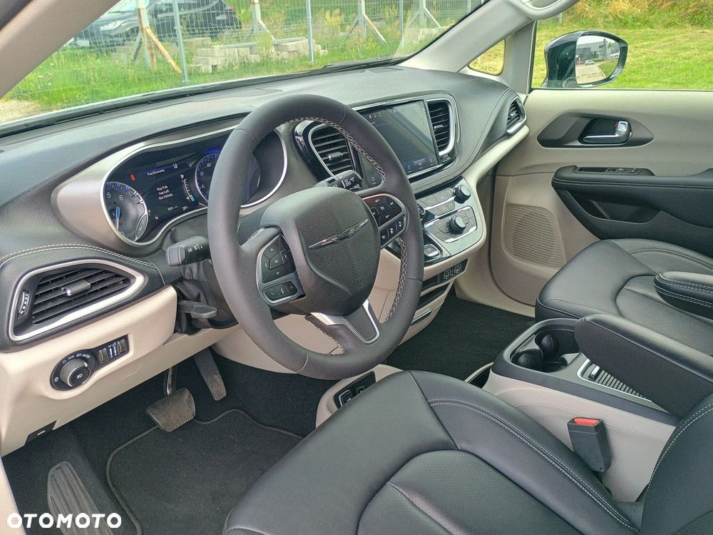 Chrysler Pacifica - 22