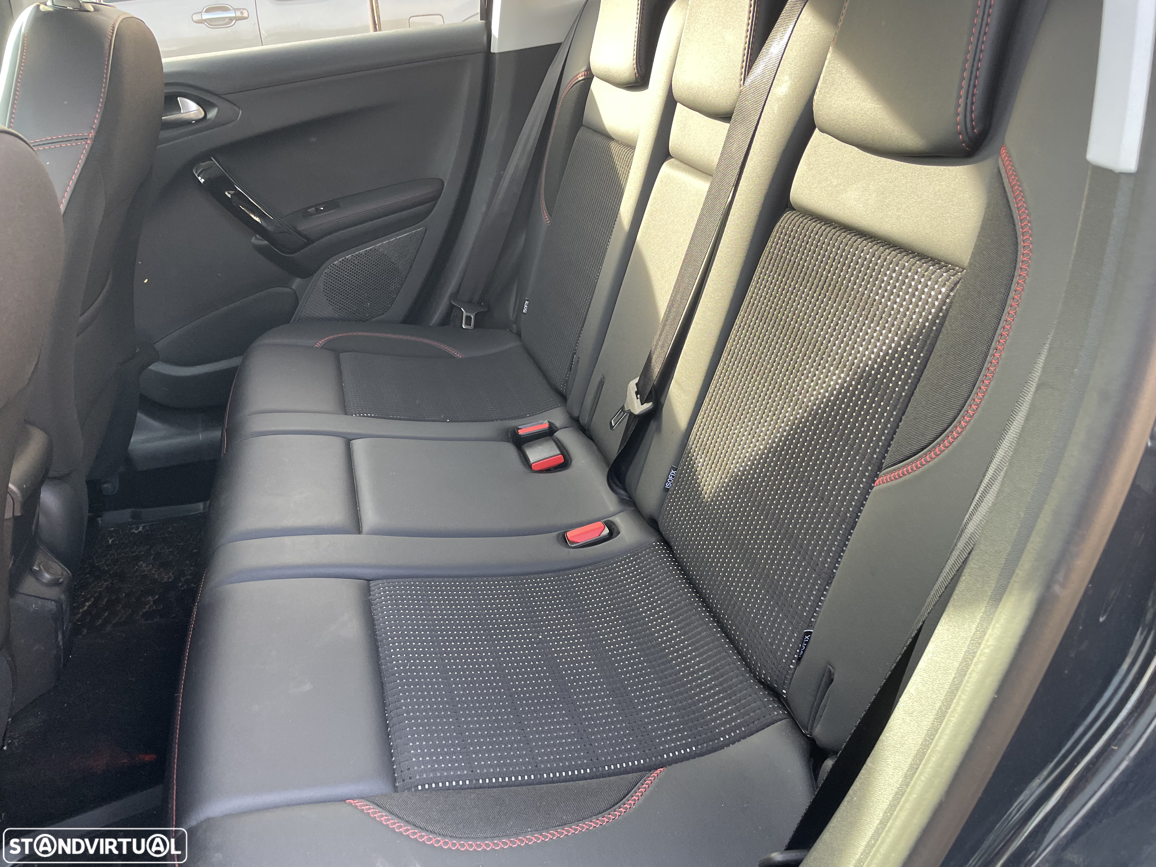 Peugeot 2008 1.2 PureTech GT Line - 27