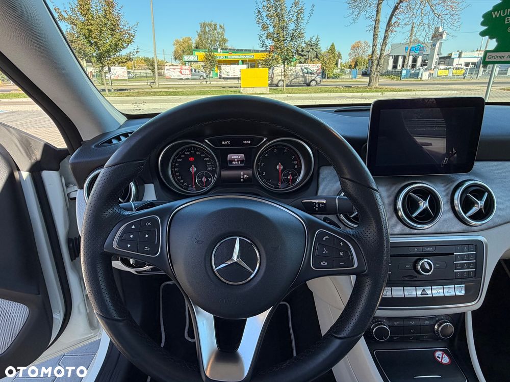 Mercedes-Benz CLA 200 7G-DCT Urban - 19