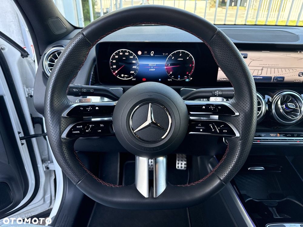 Mercedes-Benz GLB - 12