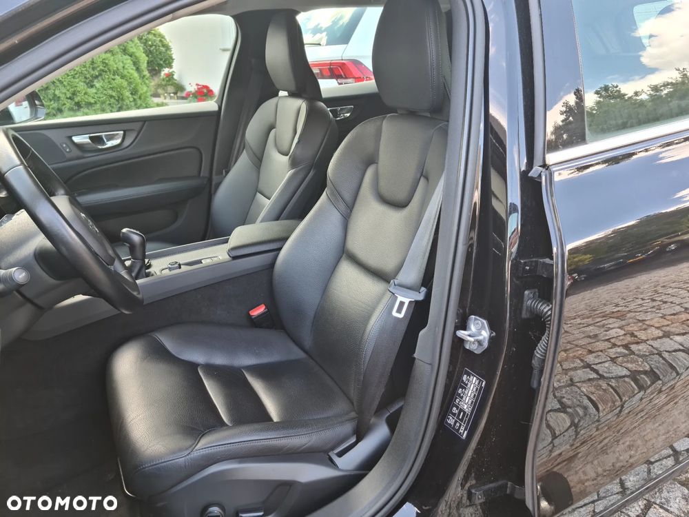 Volvo V60 D4 Drive-E Momentum - 25