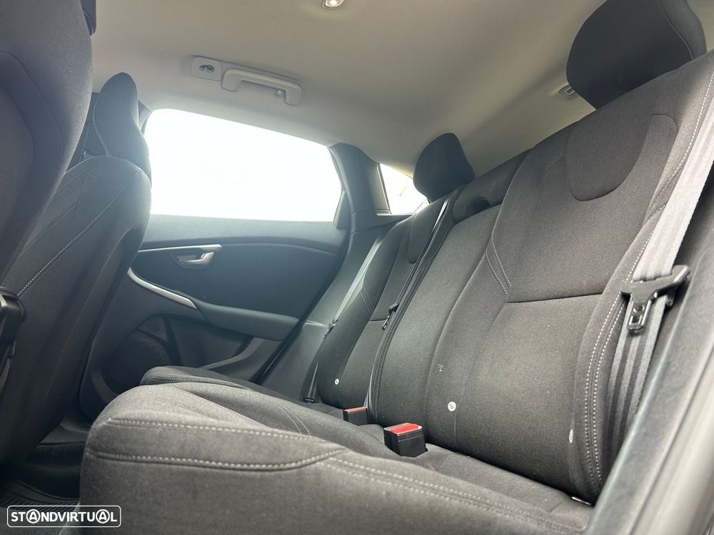 Volvo V40 Cross Country 2.0 D2 VOR - 14