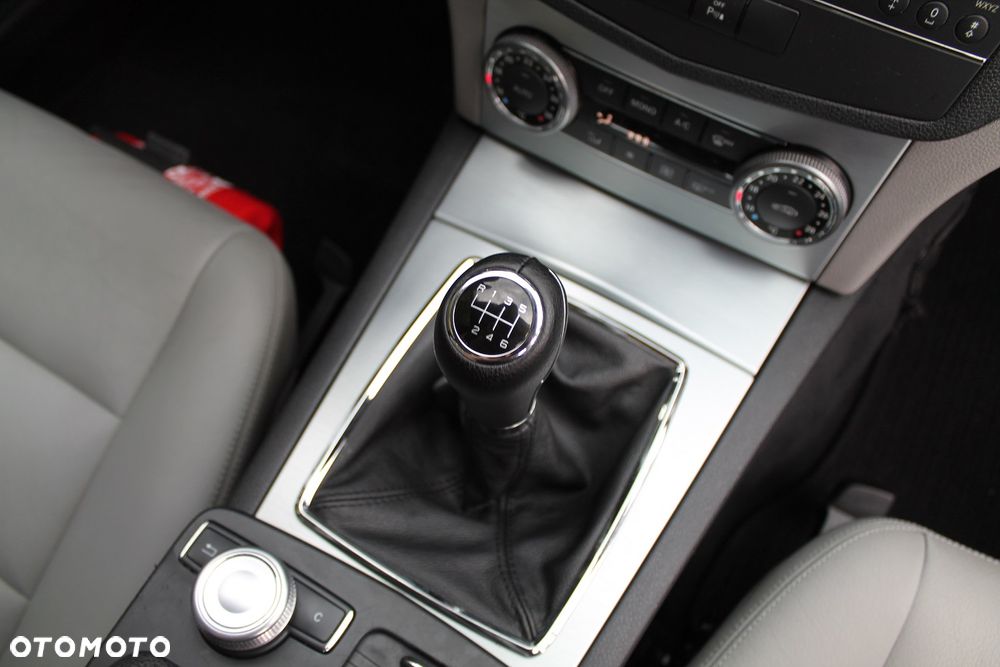 Mercedes-Benz Klasa C 220 CDI DPF Avantgarde - 35