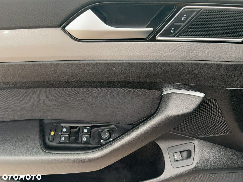 Volkswagen Passat - 13