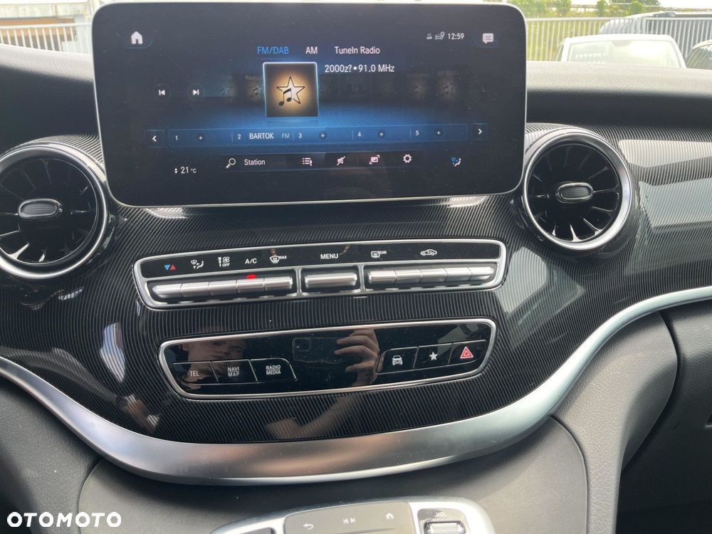 Mercedes-Benz Klasa V - 12