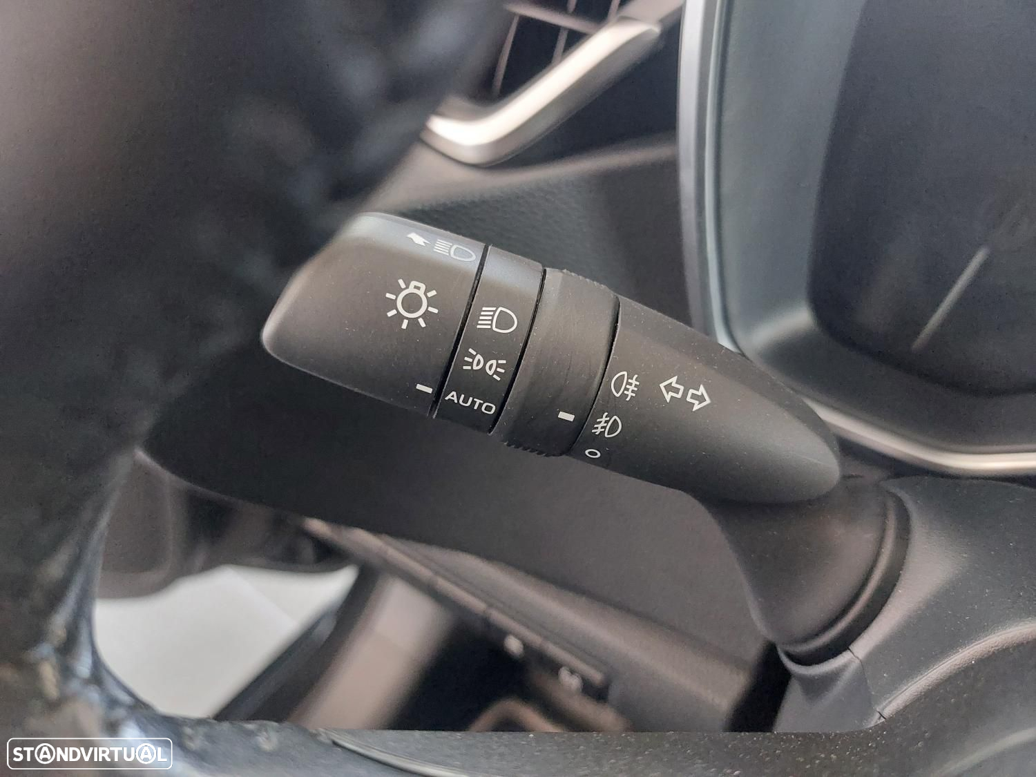 Toyota Corolla 1.8 Hybrid Exclusive - 29