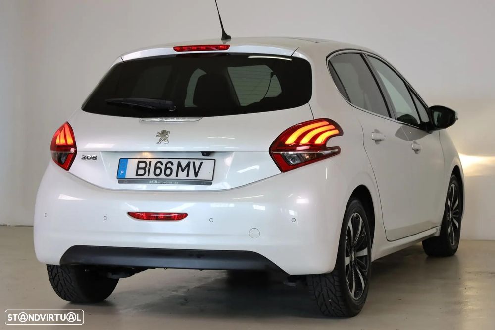 Peugeot 208 1.2 PureTech Allure EAT6 - 19