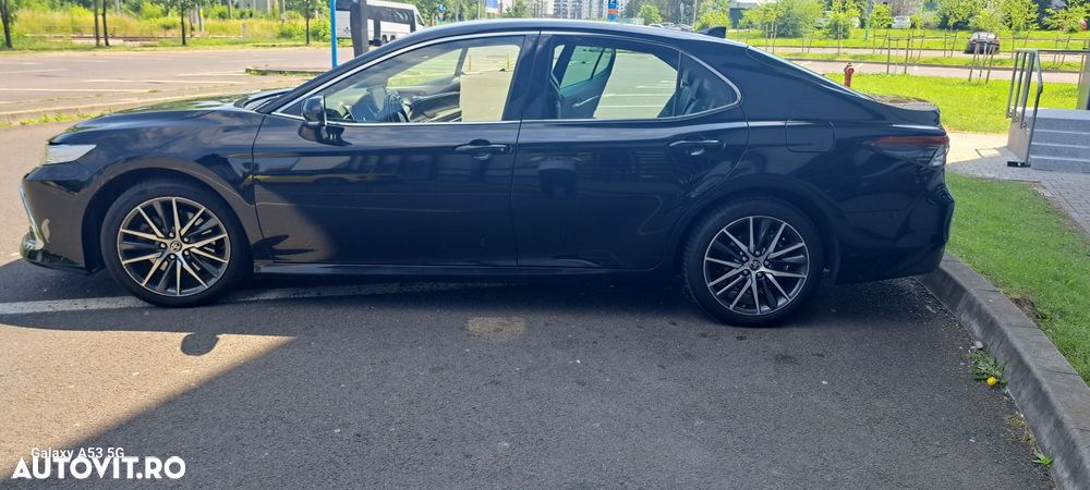 Toyota Camry Luxury - 21
