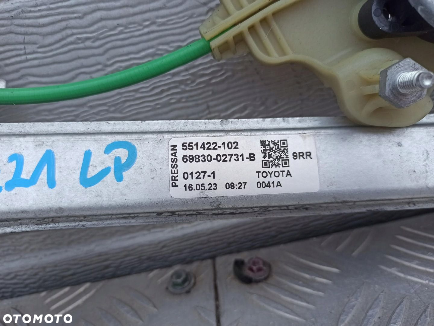 TOYOTA COROLLA E21 PODNOŚNIK SZYBY DRZWI LEWY PRZÓD 69830-02731 - 2