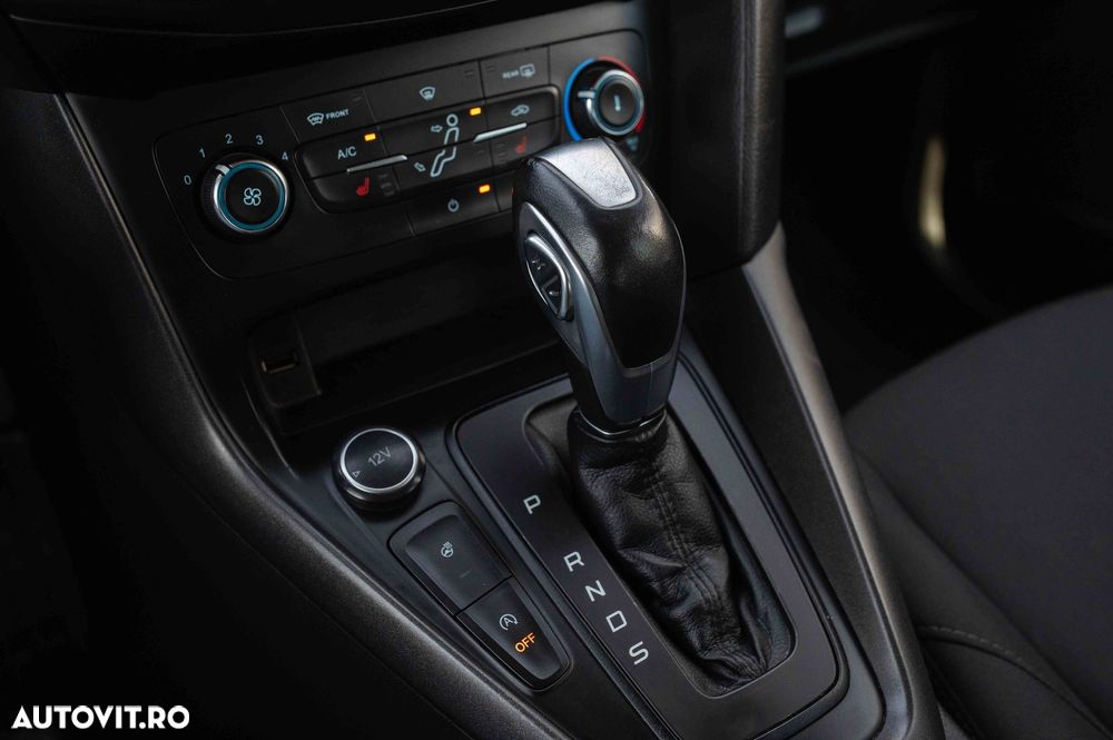Ford Focus 1.5 TDCi Powershift Titanium - 13