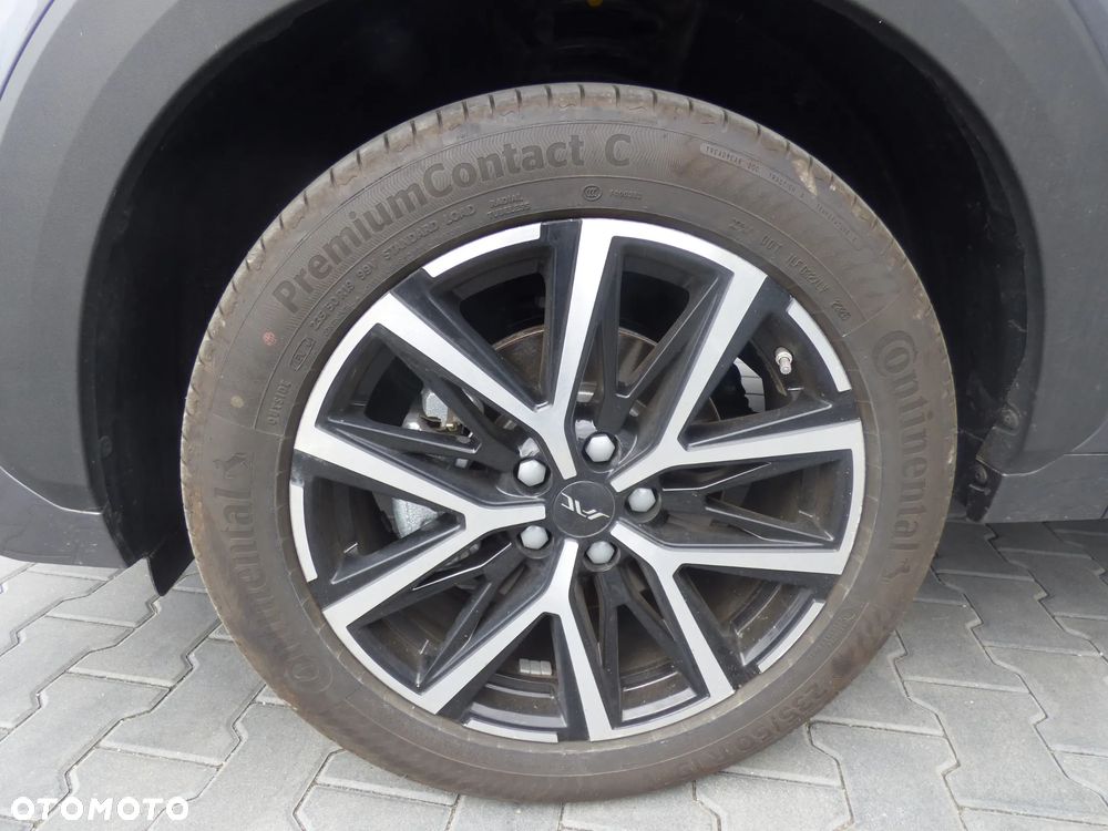 JAC JS8 - 9