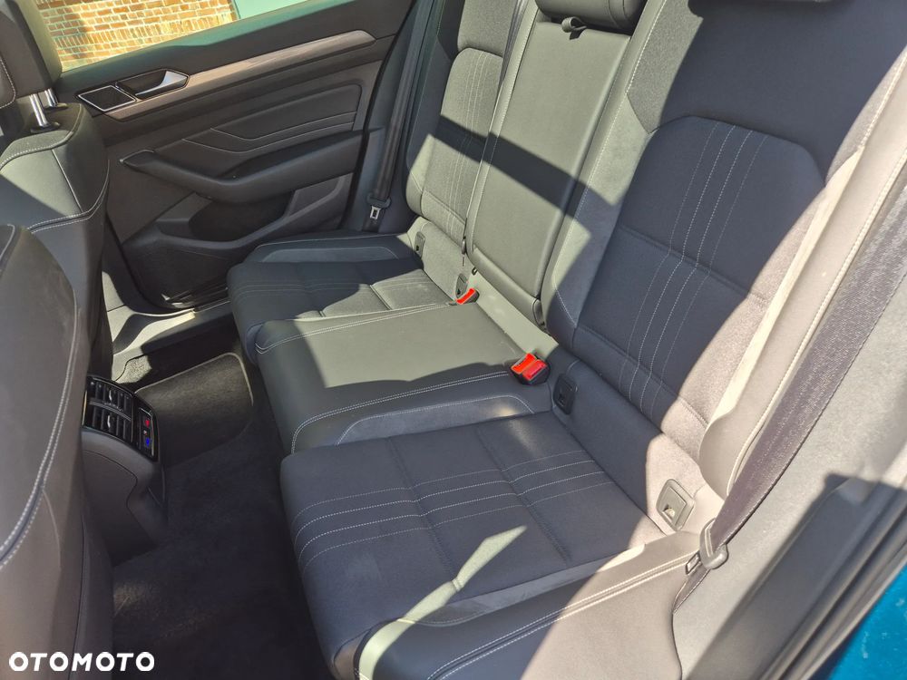 Volkswagen Passat - 22