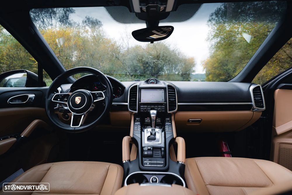 Porsche Cayenne - 32
