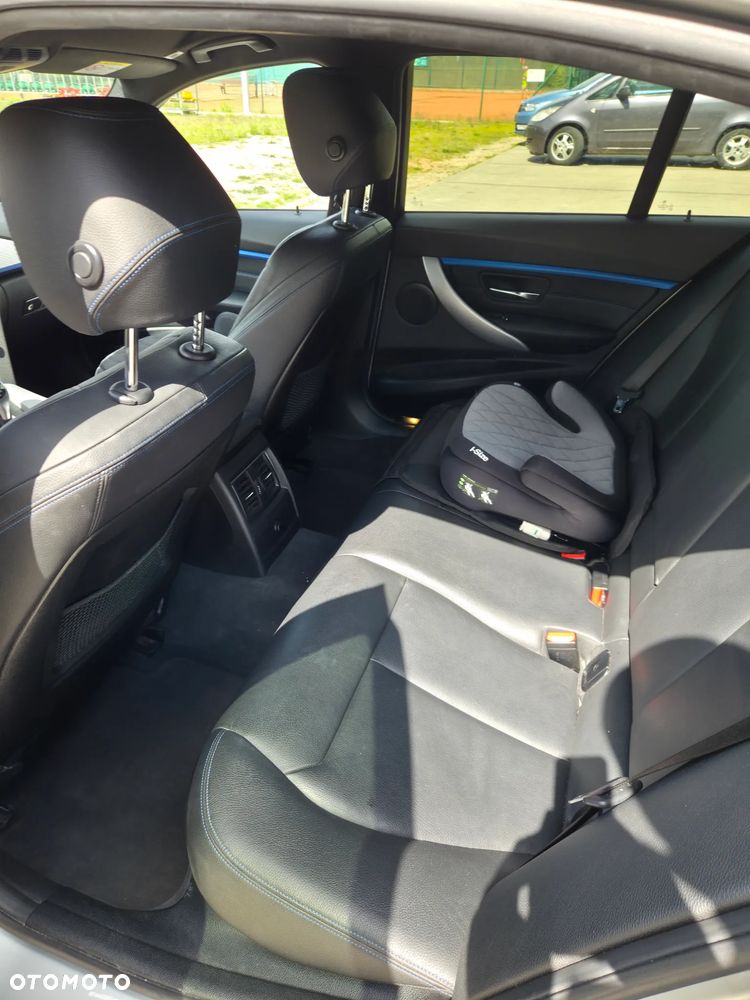 BMW Seria 3 320d xDrive M Sport Shadow - 11