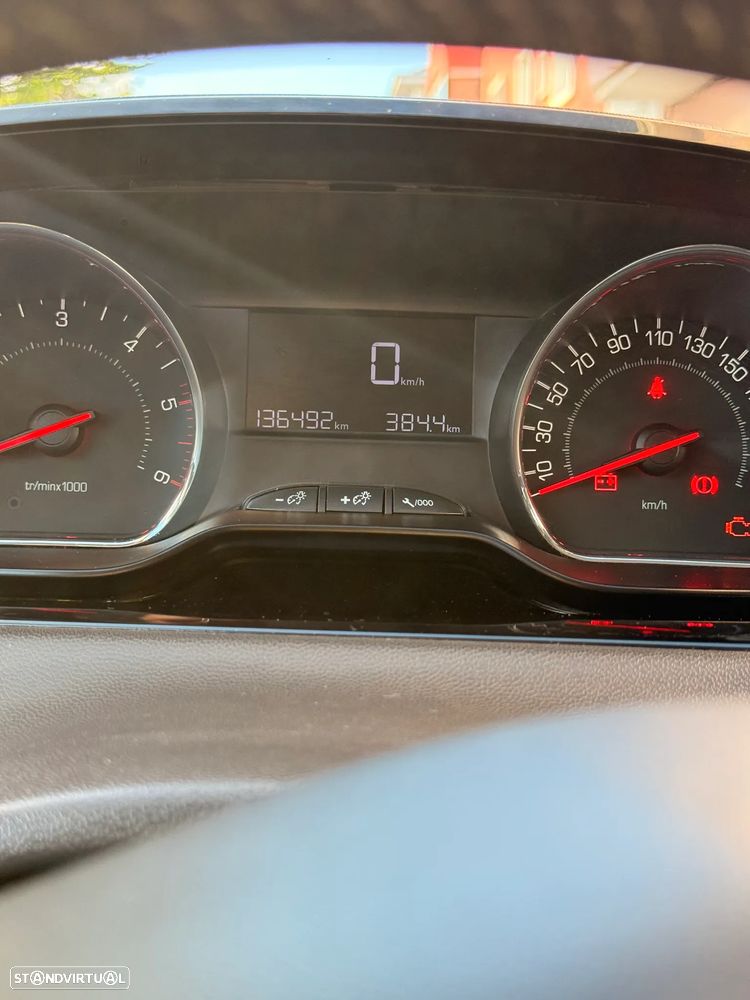 Peugeot 208 1.4 HDi - 23