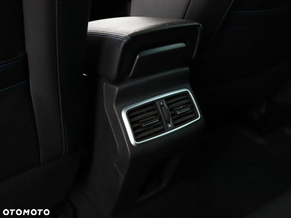 Renault Megane ENERGY TCe 205 EDC GT - 39
