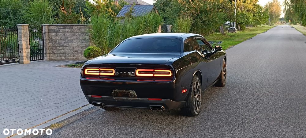 Dodge Challenger - 8
