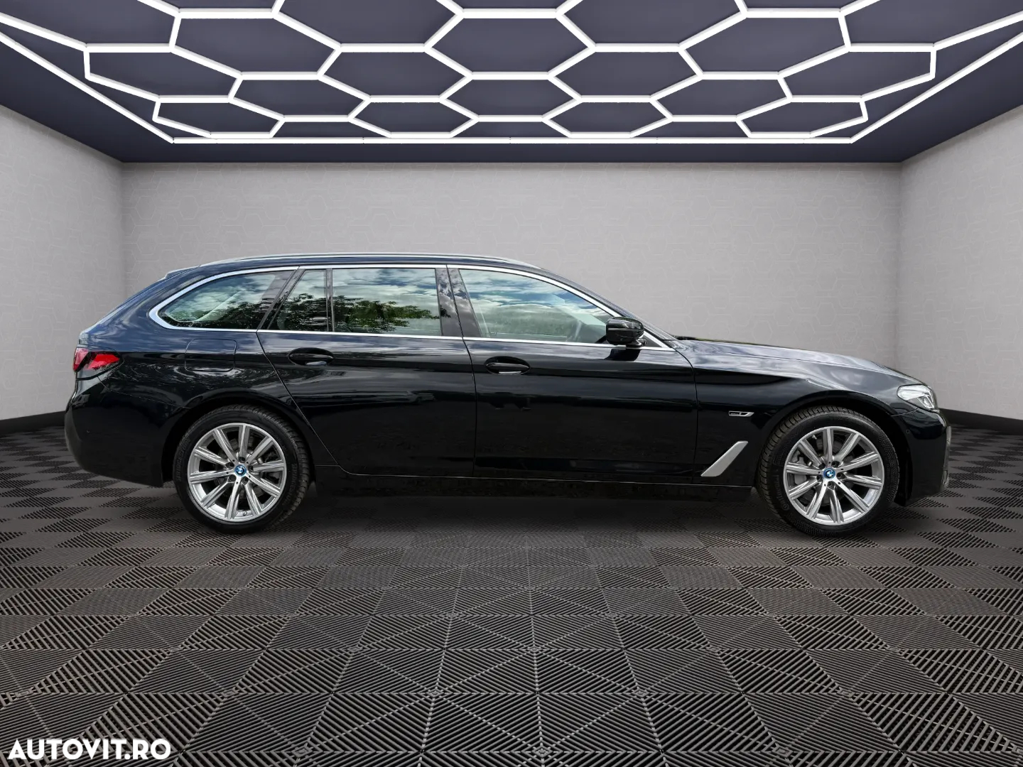BMW Seria 5 530e xDrive Touring Aut. Luxury Line - 12