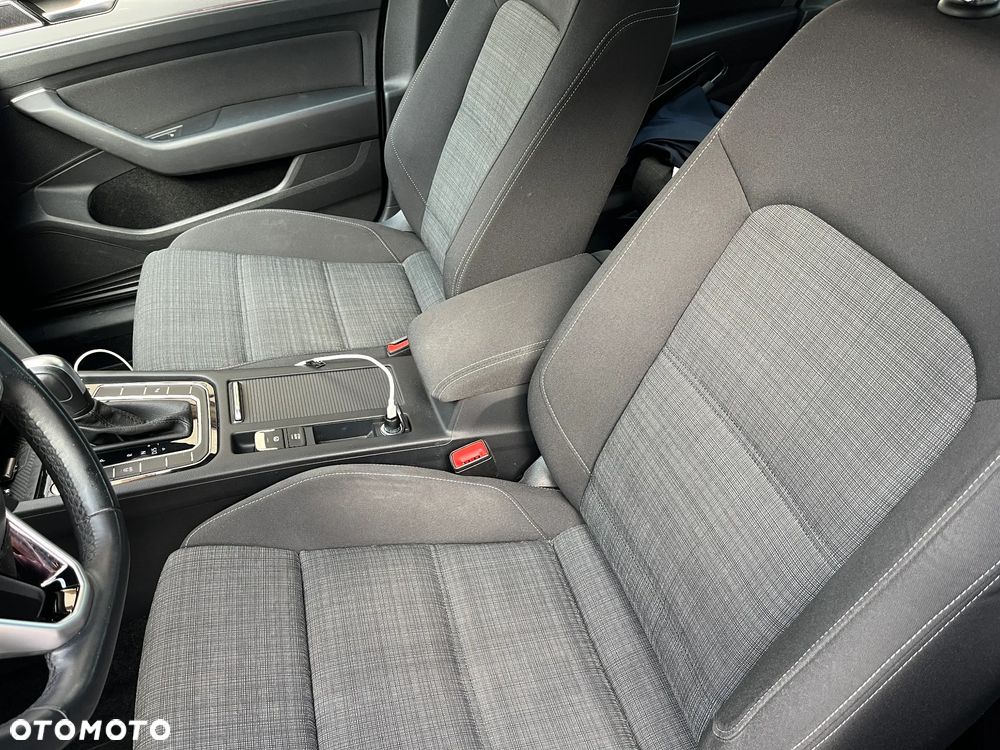 Volkswagen Passat 1.6 TDI SCR DSG Business - 23