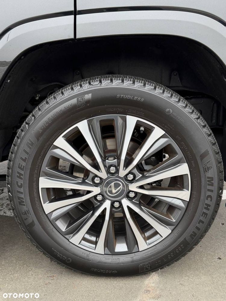 Lexus LX - 32