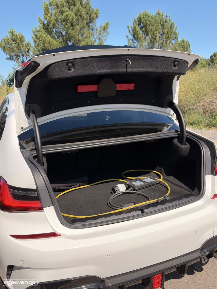 BMW 330 e Pack M Auto — fotografia 8