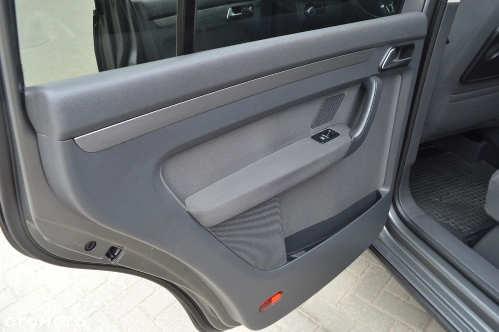 Volkswagen Touran 1.6 TDI DPF Cross - 15