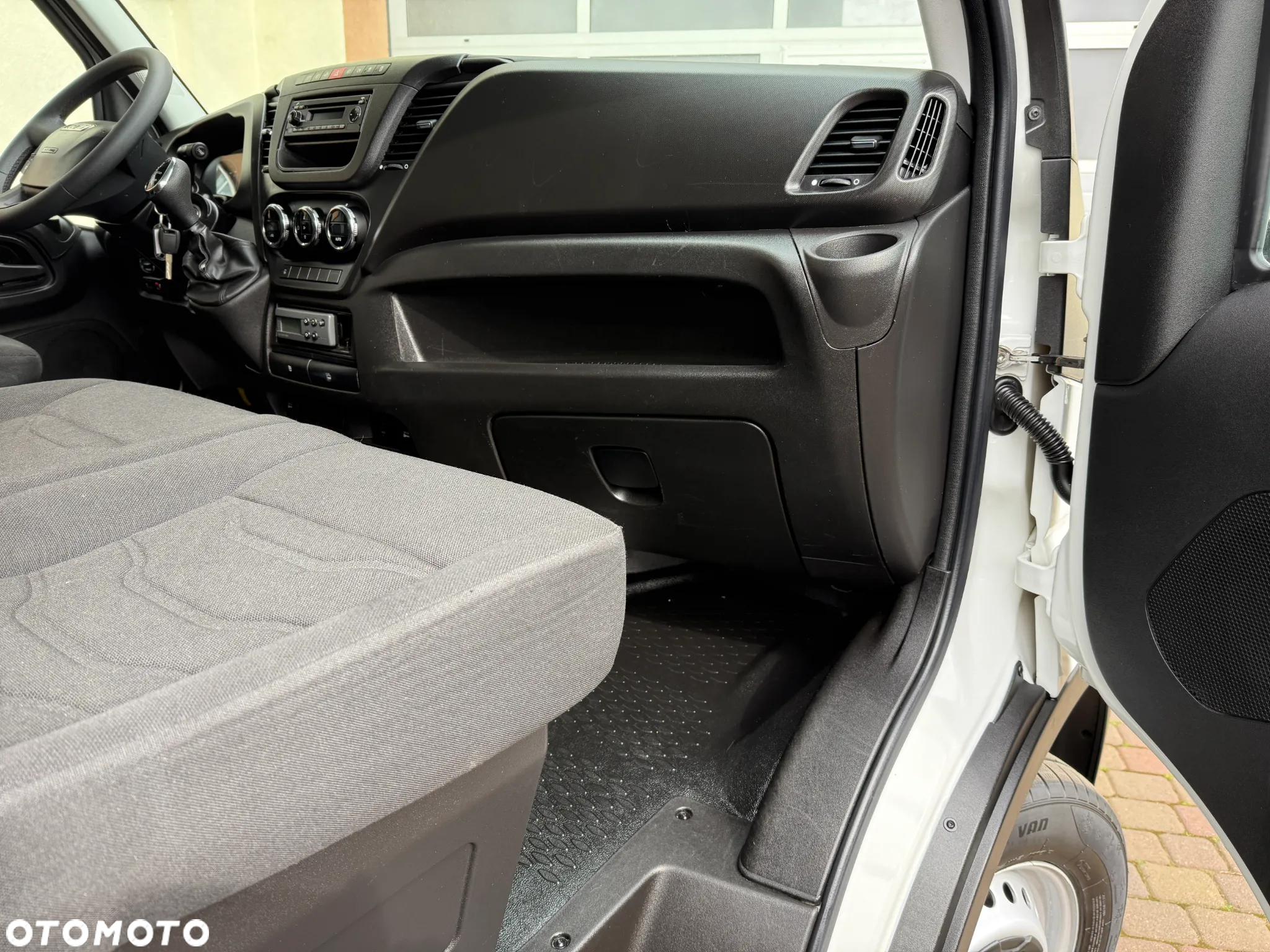 Iveco Daily 3,0 Chłodnia Mroźnia Winda - 30