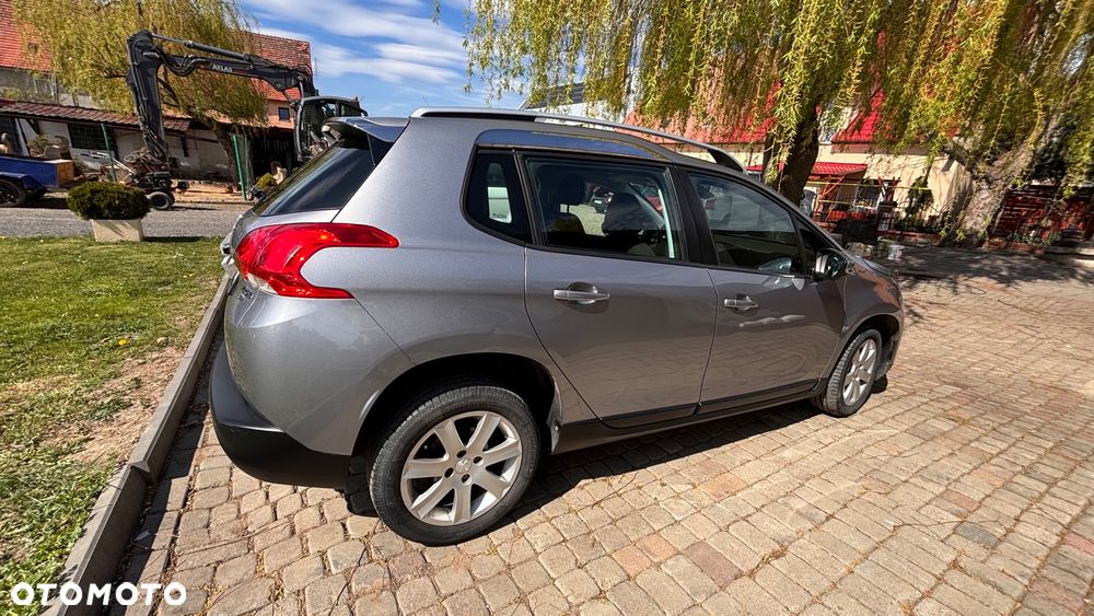 Peugeot 2008 1.6 e-HDi Allure S&S - 16