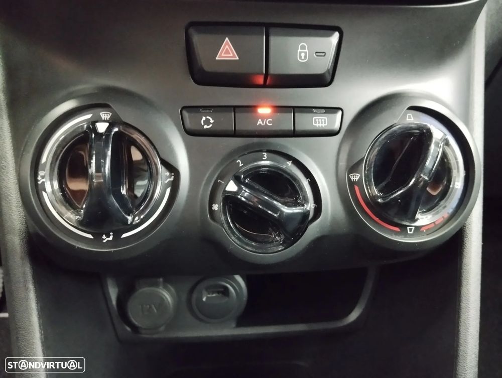 Peugeot 208 1.2 PureTech Signature - 31
