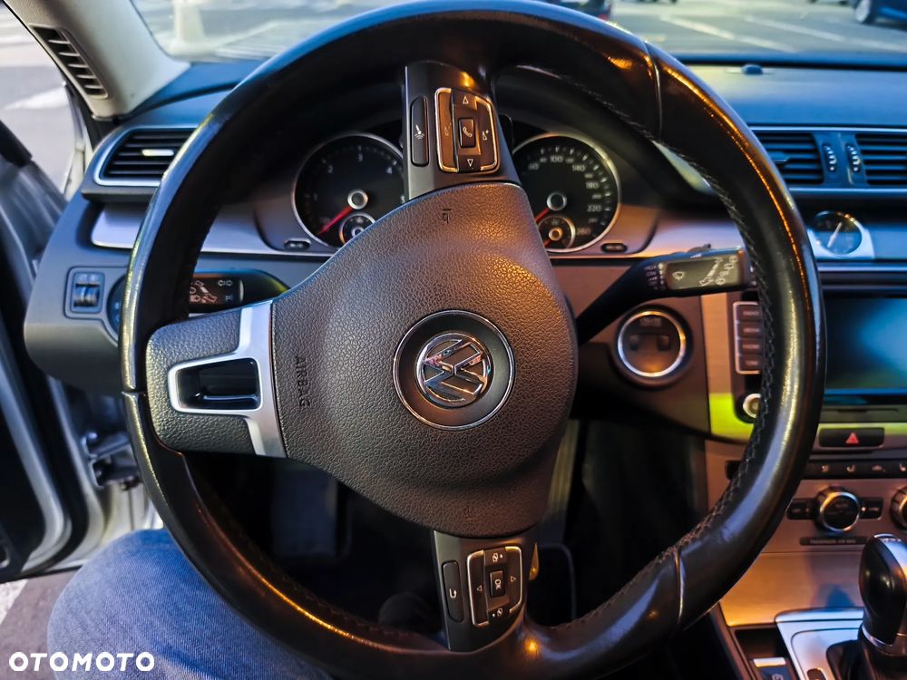 Volkswagen Passat - 14