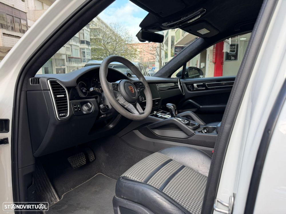 Porsche Cayenne Coupé E-Hybrid - 2