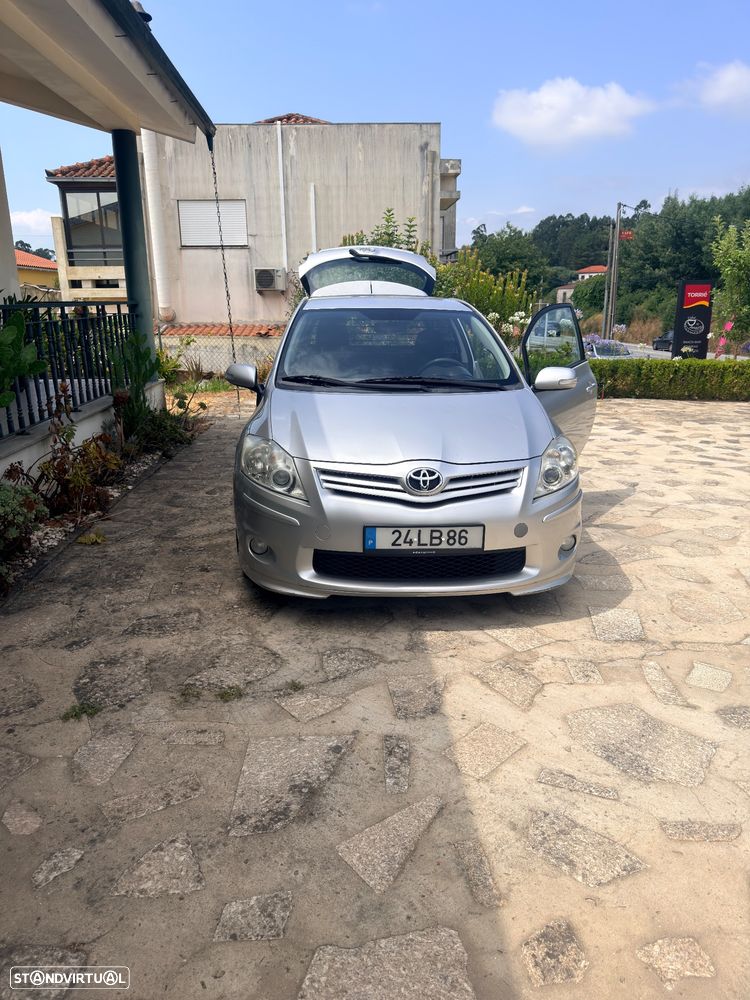 Toyota Auris 1.4 D-4D nacional - 12