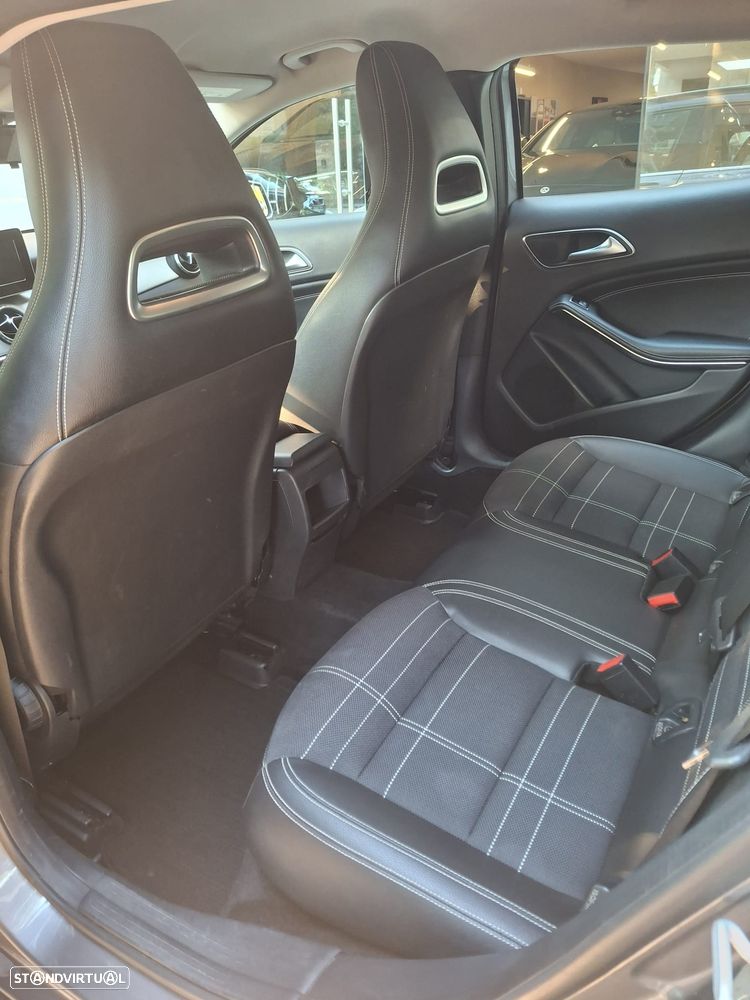 Mercedes-Benz GLA 180 d Urban - 14