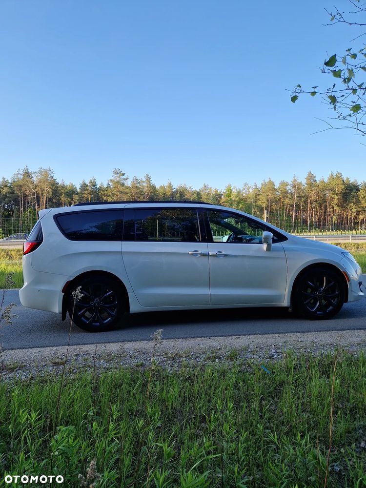 Chrysler Pacifica - 28