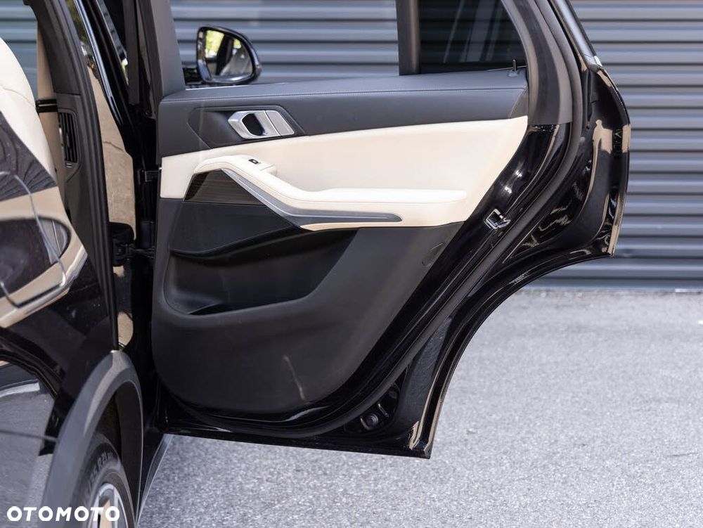BMW X5 xDrive40i - 24