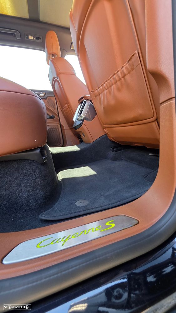 Porsche Cayenne S - 17