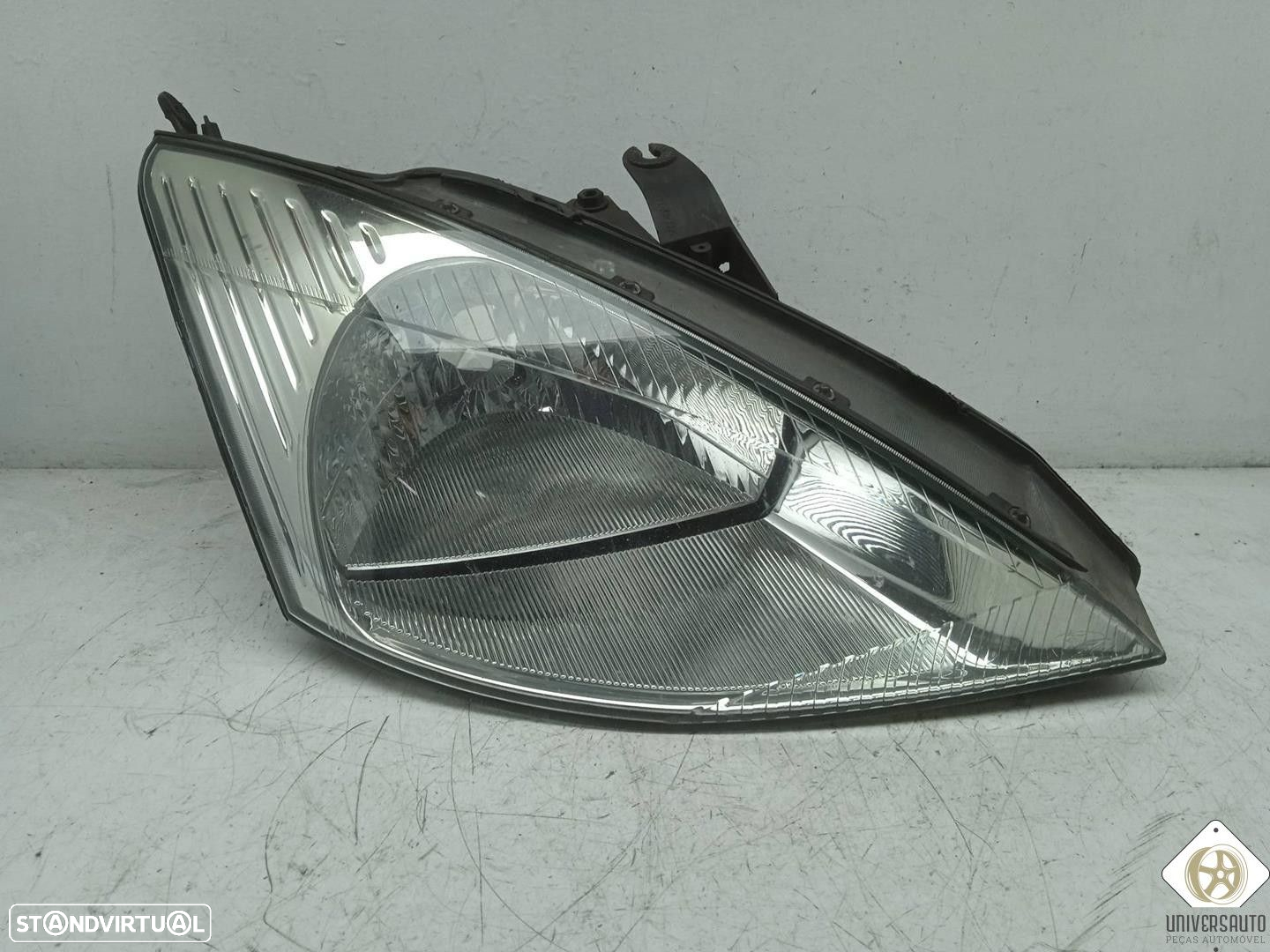 FAROL DIREITO FORD FOCUS 2001 - 3