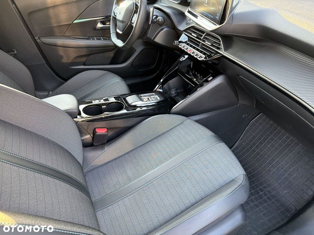 Peugeot 208 - 35