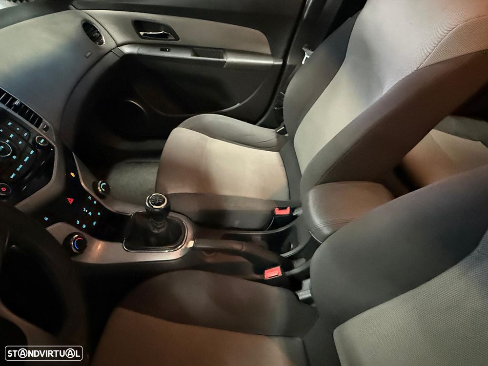 Chevrolet Cruze 1.6 LS - 11