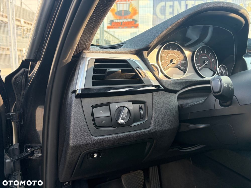 BMW Seria 3 330e iPerformance Sport Line - 11