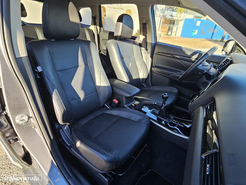 Mitsubishi Outlander 2.2 DI-D Instyle Navi - 16
