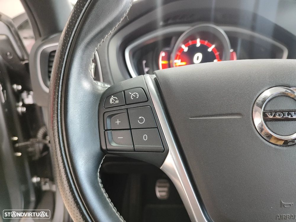 Volvo V40 2.0 D3 R-Design - 29