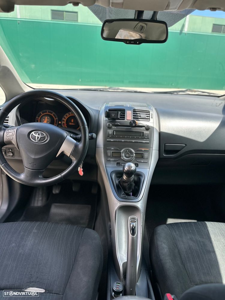 Toyota Auris 1.4 D-4D - 3