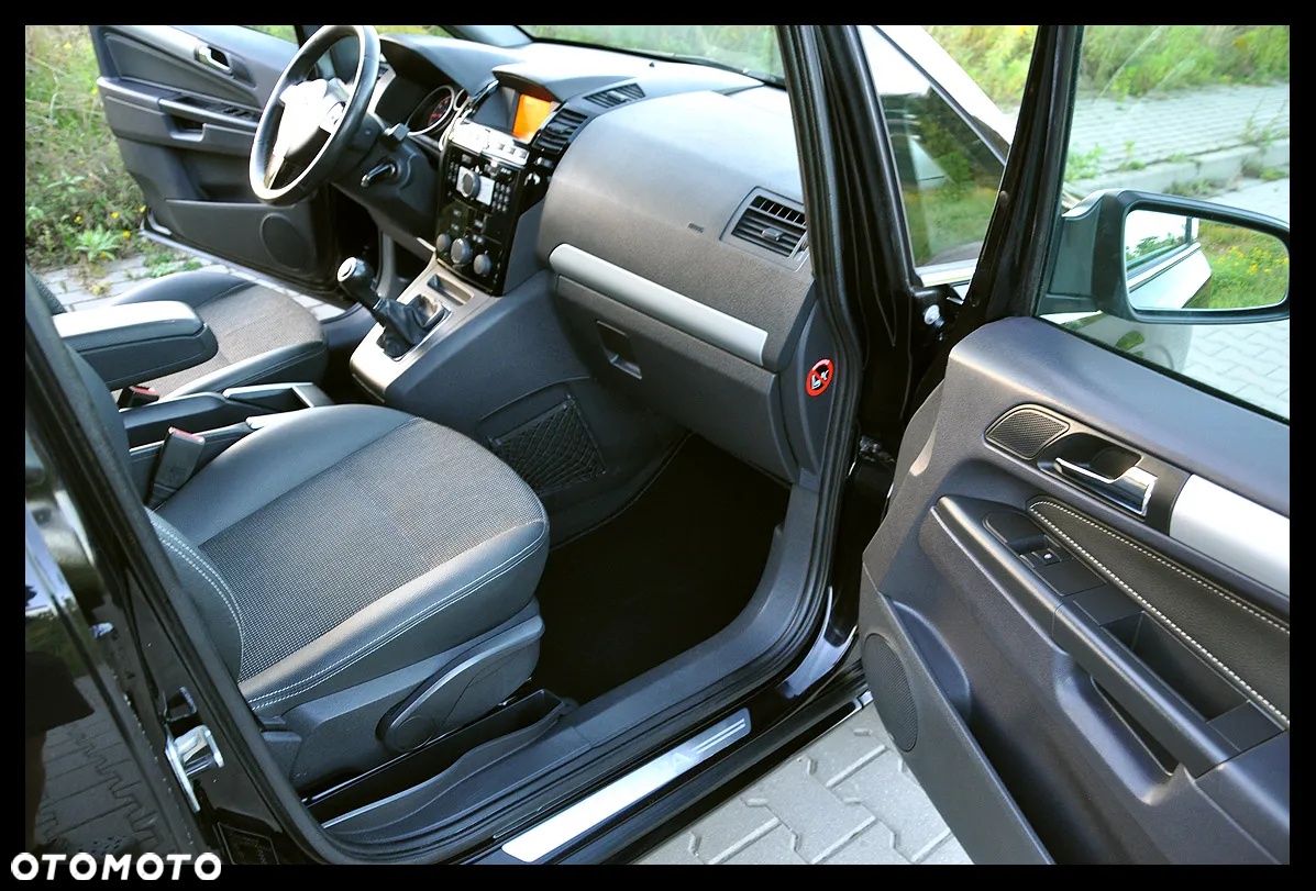 Opel Zafira 1.8 Cosmo - 22