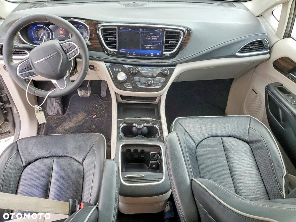 Chrysler Pacifica - 6