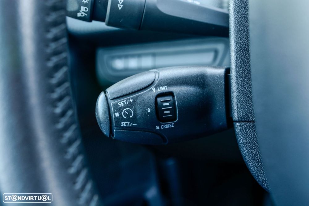 Peugeot 2008 1.5 BlueHDi Signature - 21