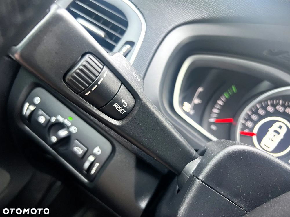 Volvo V40 D2 - 18