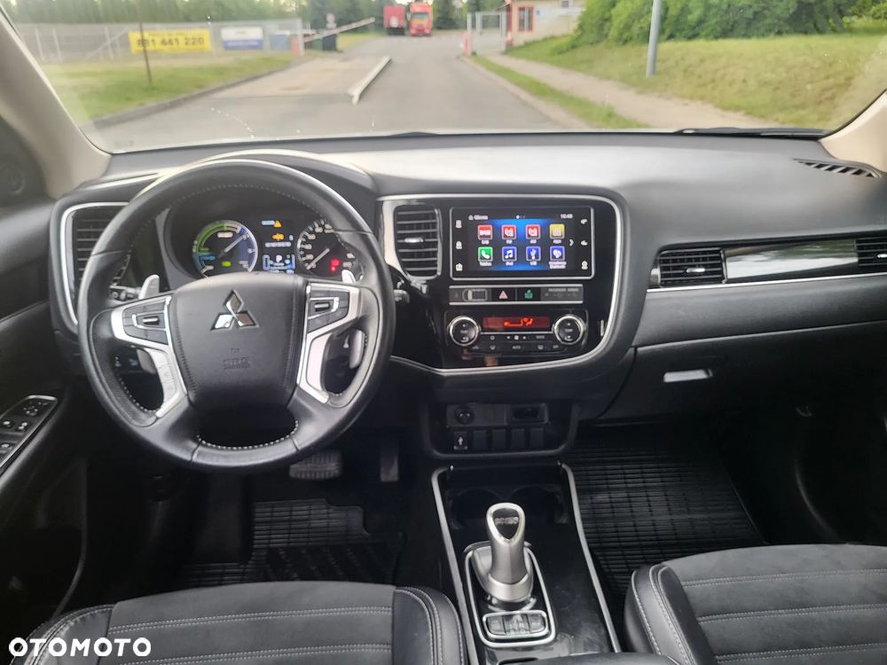 Mitsubishi Outlander Instyle NAVI - 11